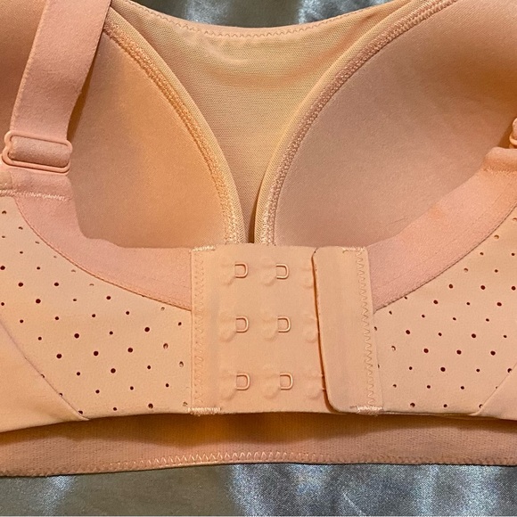 Lululemon Run Times High Support Bra
Melon Sorbet Size 34DD - Picture 6 of 8